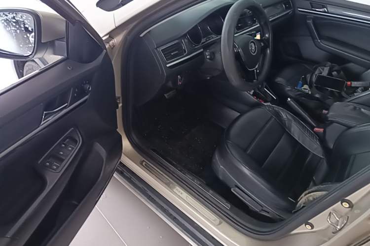 Used Volkswagen C-TREK 2018 230TSI DSG Comfort Model Driver Seat