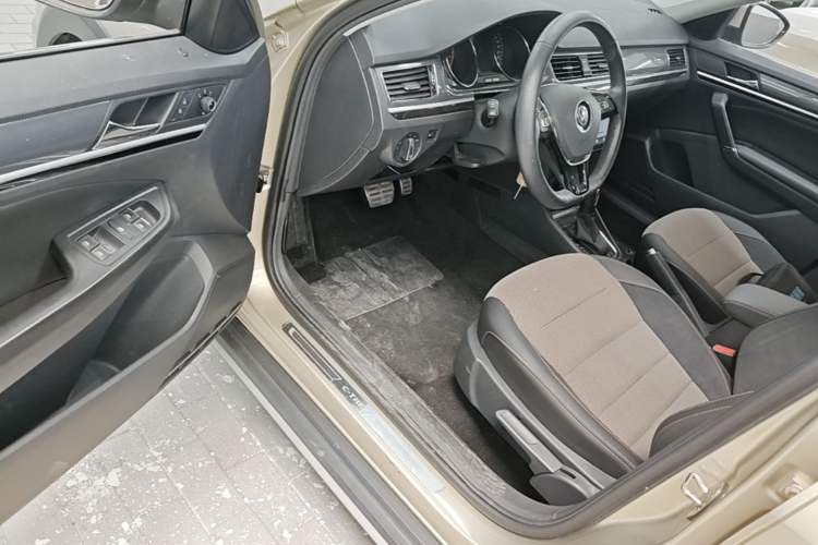 Used Volkswagen C-TREK 2018 1.5L Automatic Comfort Model Driver Seat