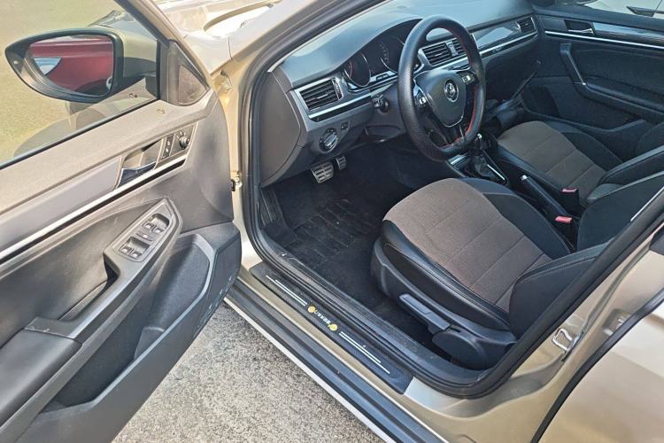 Used Volkswagen C-TREK 2018 1.5L Automatic Comfort Model Driver Seat
