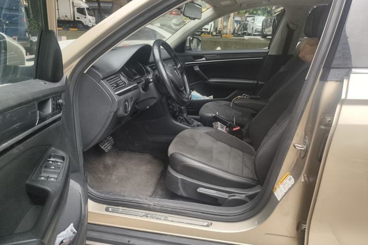 Used Volkswagen C-TREK 2018 1.5L Automatic Luxury Edition Driver Seat