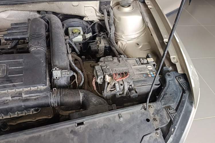 Used Volkswagen C-TREK 2018 230TSI DSG Comfort Model Engine Bay Left