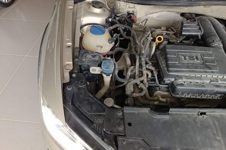 Used Volkswagen C-TREK 2018 230TSI DSG Comfort Model Engine Bay Right