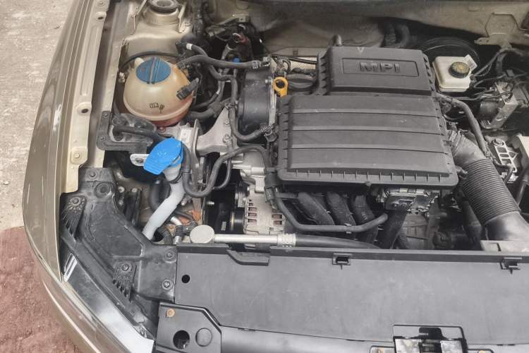 Used Volkswagen C-TREK 2018 1.5L Automatic Luxury Edition Engine Bay Right
