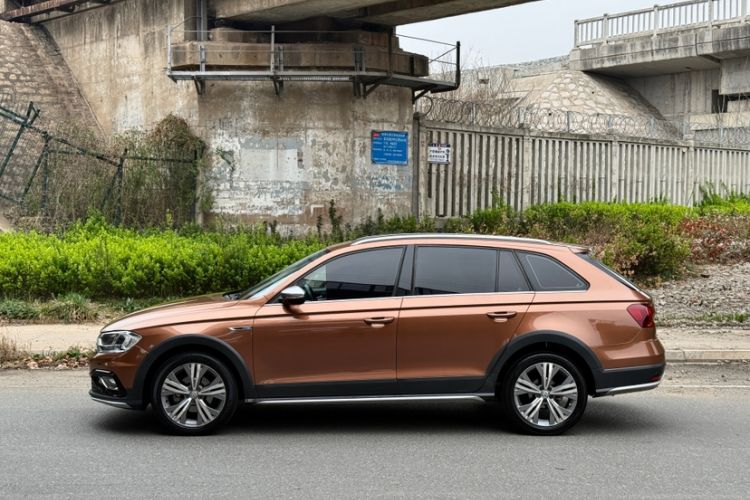 Used Volkswagen C-TREK 2018 1.5L Automatic Luxury Edition Exterior 4