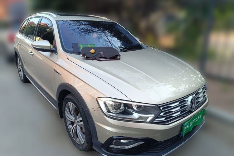 Used Volkswagen C-TREK 2018 1.5L Automatic Luxury Edition Front Right 45 Deg