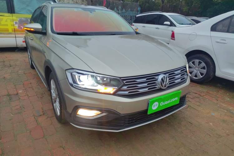 Used Volkswagen C-TREK 2018 230TSI DSG Comfort Model Front Right 45 Deg