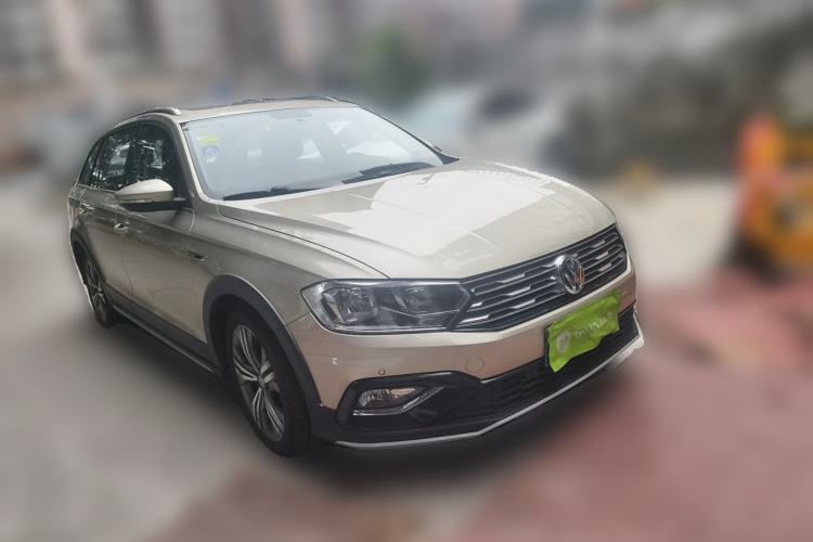 Used Volkswagen C-TREK 2018 1.5L Automatic Luxury Edition Front Right 45 Deg