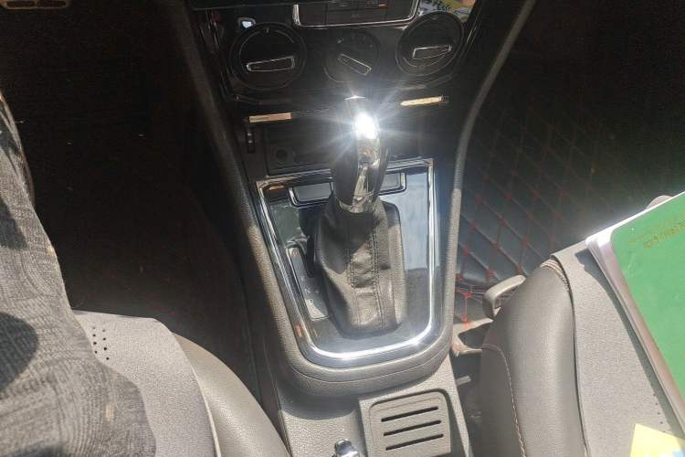 Used Volkswagen C-TREK 2018 1.5L Automatic Comfort Model Gear Lever