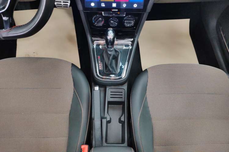 Used Volkswagen C-TREK 2018 230TSI DSG Comfort Model Gear Lever