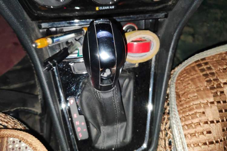 Used Volkswagen C-TREK 2018 1.5L Automatic Comfort Model Gear Lever