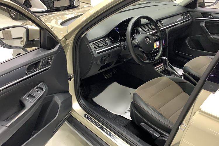 Used Volkswagen C-TREK 2018 1.5L Automatic Comfort Model Interior 2