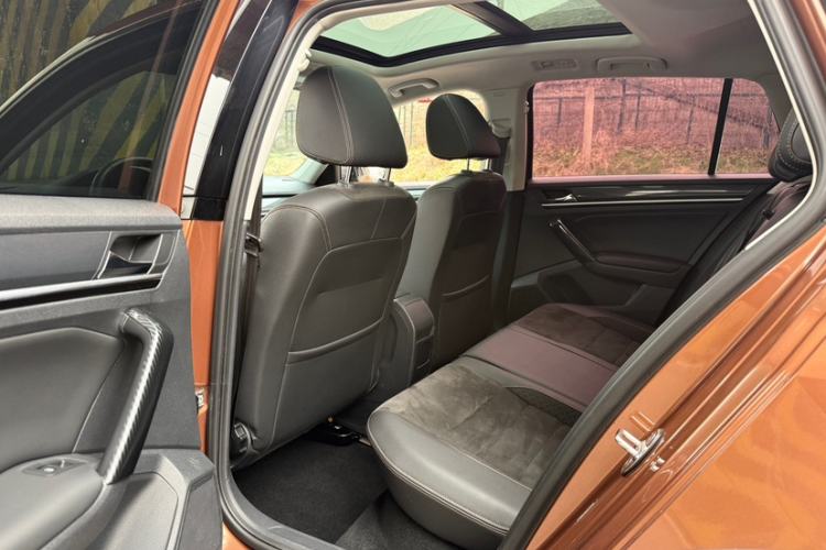 Used Volkswagen C-TREK 2018 1.5L Automatic Luxury Edition Interior 2