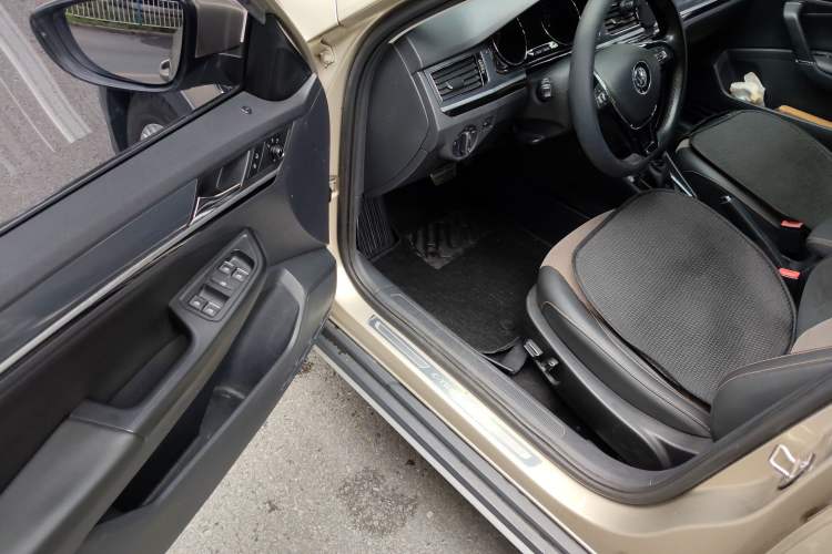 Used Volkswagen C-TREK 2018 1.5L Automatic Comfort Model Interior 3