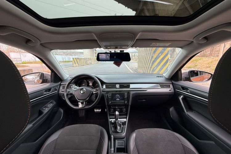 Used Volkswagen C-TREK 2018 1.5L Automatic Luxury Edition Interior 3