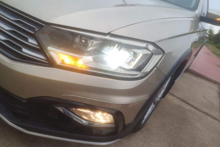 Used Volkswagen C-TREK 2018 1.5L Automatic Comfort Model Left Front Headlight