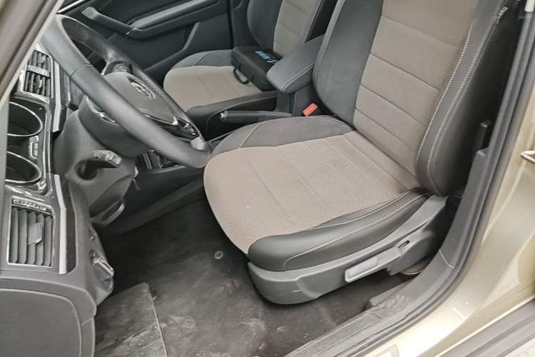 Used Volkswagen C-TREK 2018 1.5L Automatic Comfort Model Left Front Seat