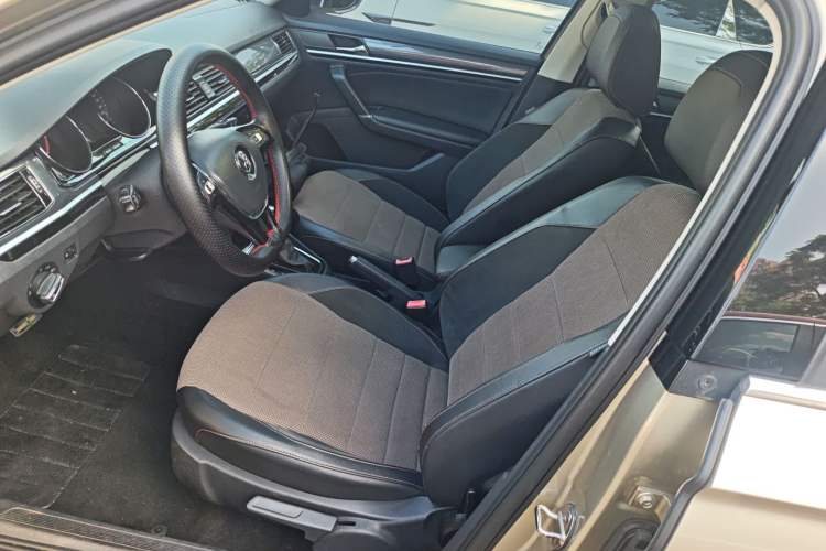 Used Volkswagen C-TREK 2018 1.5L Automatic Comfort Model Left Front Seat