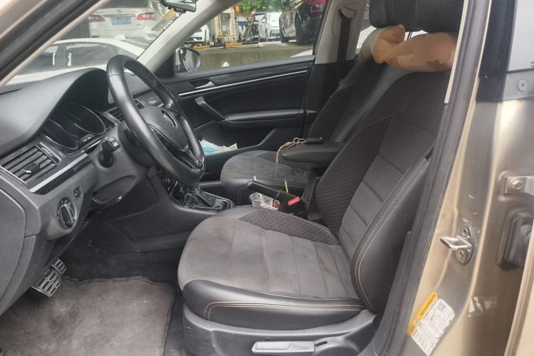 Used Volkswagen C-TREK 2018 1.5L Automatic Luxury Edition Left Front Seat