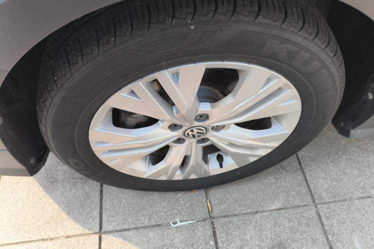 Used Volkswagen C-TREK 2018 1.5L Automatic Comfort Model Left Front Wheel Hub