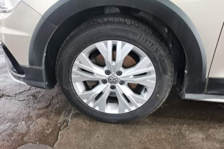 Used Volkswagen C-TREK 2018 230TSI DSG Comfort Model Left Front Wheel Hub