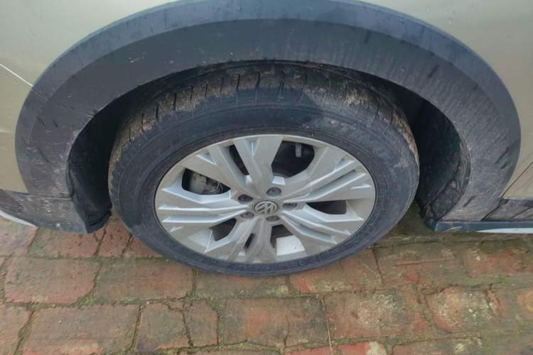 Used Volkswagen C-TREK 2018 230TSI DSG Comfort Model Left Front Wheel Hub