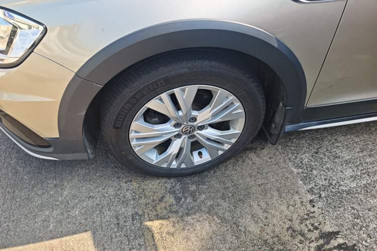 Used Volkswagen C-TREK 2018 1.5L Automatic Comfort Model Left Front Wheel Hub