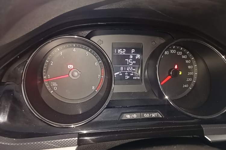 Used Volkswagen C-TREK 2018 230TSI DSG Comfort Model Odometer Close Up