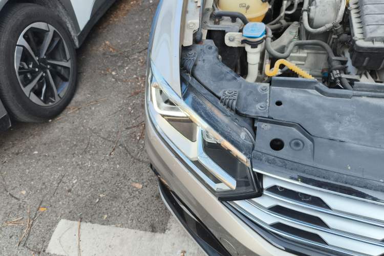 Used Volkswagen C-TREK 2018 1.5L Automatic Comfort Model Right Front Headlight