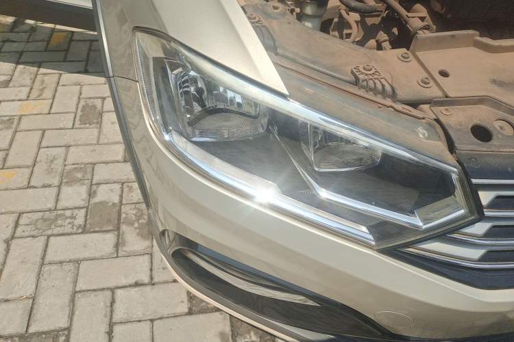 Used Volkswagen C-TREK 2018 1.5L Automatic Comfort Model Right Front Headlight