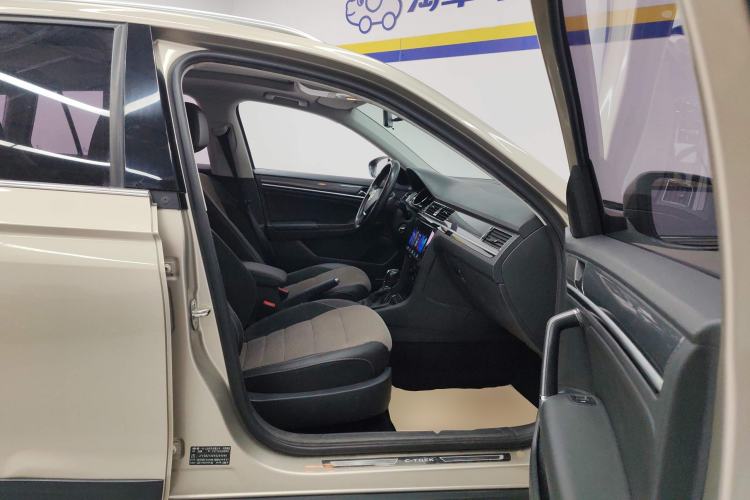 Used Volkswagen C-TREK 2018 230TSI DSG Comfort Model Right Front Seat