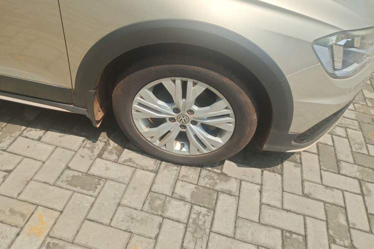 Used Volkswagen C-TREK 2018 1.5L Automatic Comfort Model Right Front Wheel Hub
