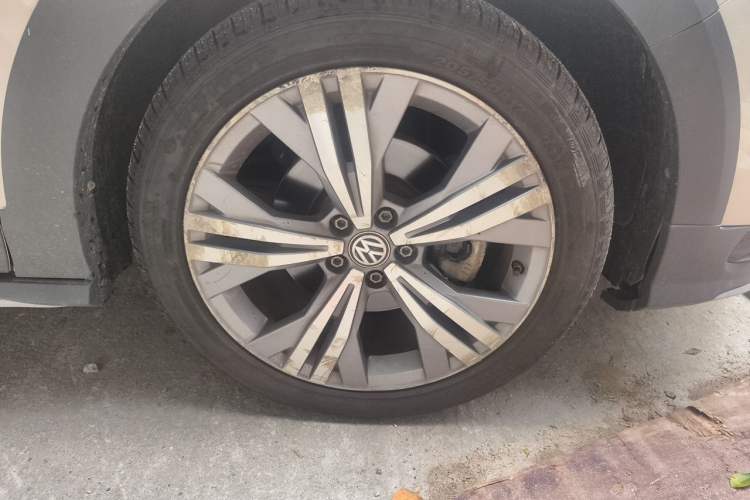 Used Volkswagen C-TREK 2018 1.5L Automatic Luxury Edition Right Front Wheel Hub