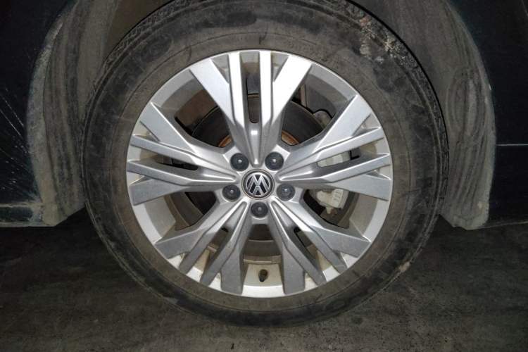 Used Volkswagen C-TREK 2018 1.5L Automatic Comfort Model Right Front Wheel Hub