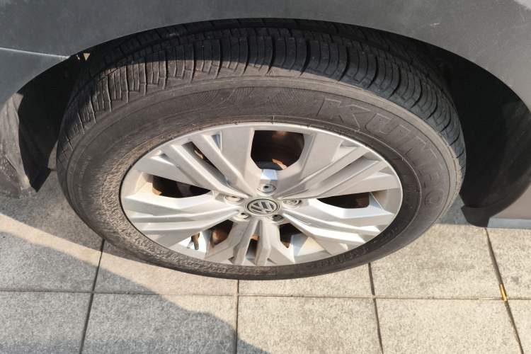 Used Volkswagen C-TREK 2018 1.5L Automatic Comfort Model Right Rear Wheel Hub