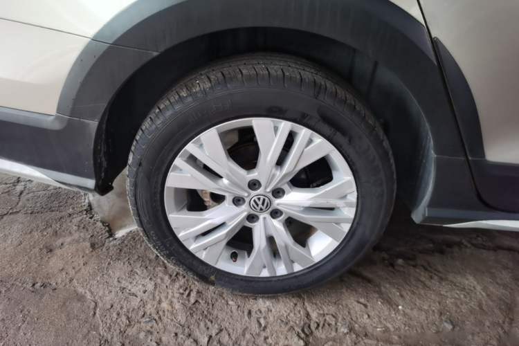 Used Volkswagen C-TREK 2018 230TSI DSG Comfort Model Right Rear Wheel Hub