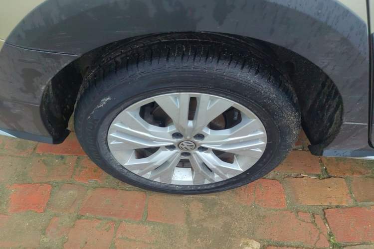 Used Volkswagen C-TREK 2018 230TSI DSG Comfort Model Right Rear Wheel Hub