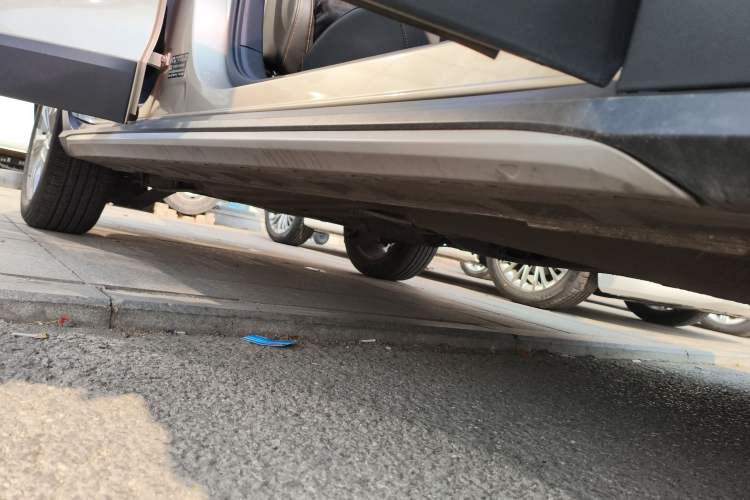 Used Volkswagen C-TREK 2018 1.5L Automatic Comfort Model Right Side Sill