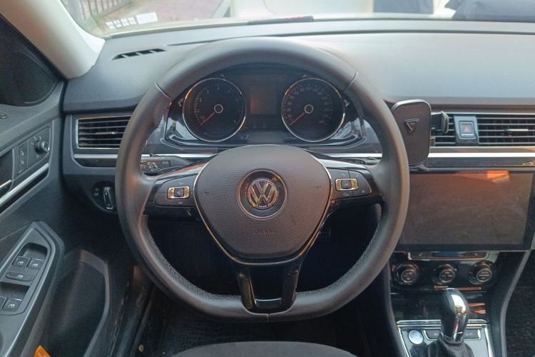 Used Volkswagen C-TREK 2018 1.5L Automatic Luxury Edition Steering Wheel