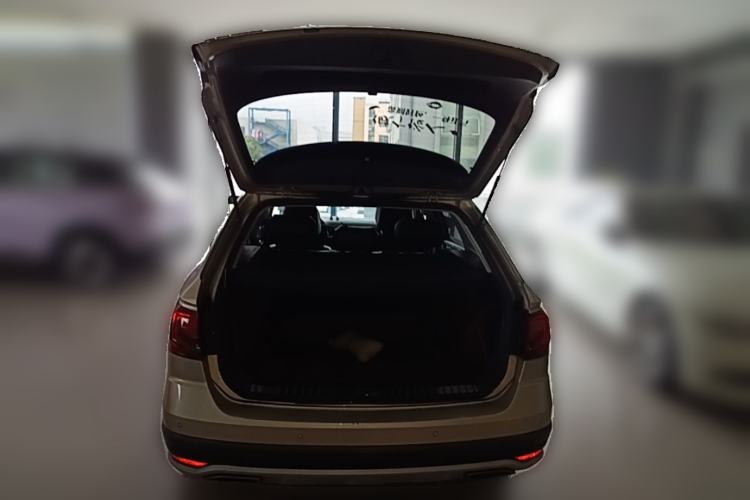 Used Volkswagen C-TREK 2018 230TSI DSG Comfort Model Trunk