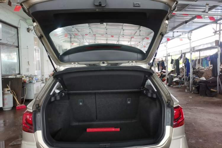 Used Volkswagen C-TREK 2018 230TSI DSG Comfort Model Trunk