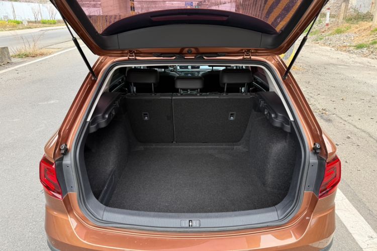 Used Volkswagen C-TREK 2018 1.5L Automatic Luxury Edition Trunk