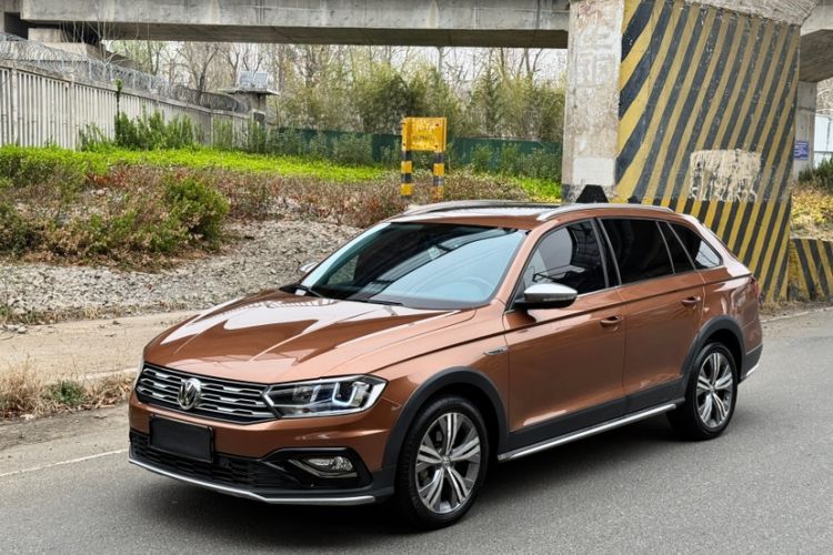 Used Volkswagen C-TREK 2018 1.5L Automatic Luxury Edition Guazi used car, China used car export, Used car for sale, Used cars, Cheapest cars for sale