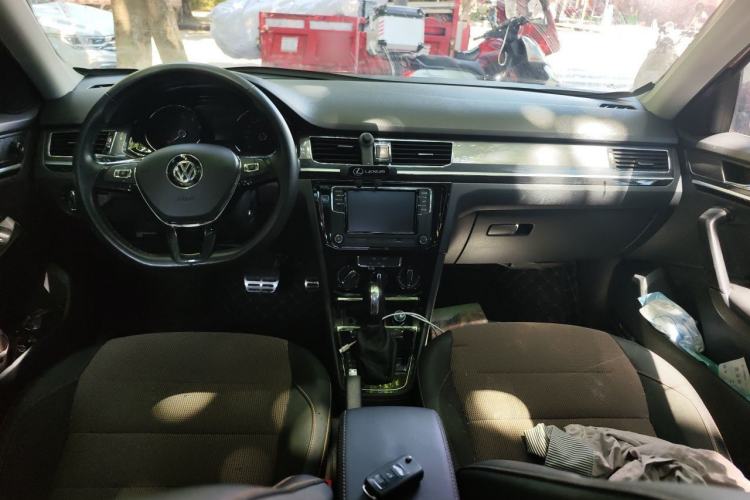 Used Volkswagen C-TREK 2020 1.5L Automatic Comfort Model Center Console