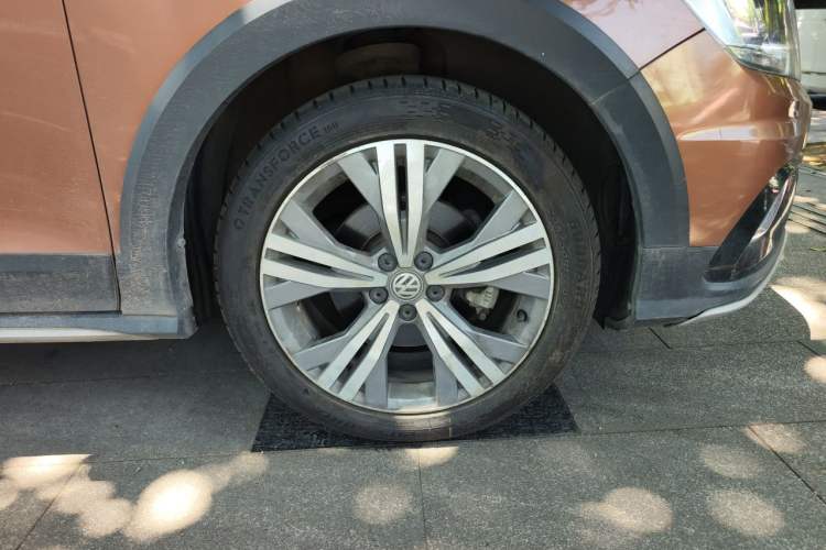 Used Volkswagen C-TREK 2020 1.5L Automatic Comfort Model Right Front Wheel Hub
