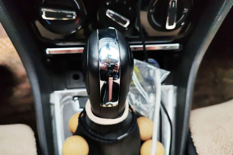 Used Volkswagen C-TREK 2020 1.5L Automatic Comfort Model Gear Lever