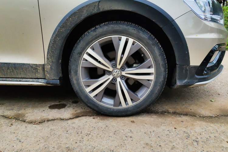 Used Volkswagen C-TREK 2020 1.5L Automatic Comfort Model Right Front Wheel Hub