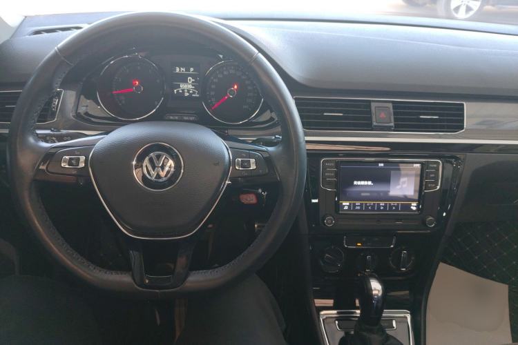 Used Volkswagen C-TREK 2020 1.5L Automatic Comfort Model Center Console