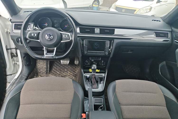 Used Volkswagen C-TREK 2020 1.5L Automatic Comfort Model Center Console