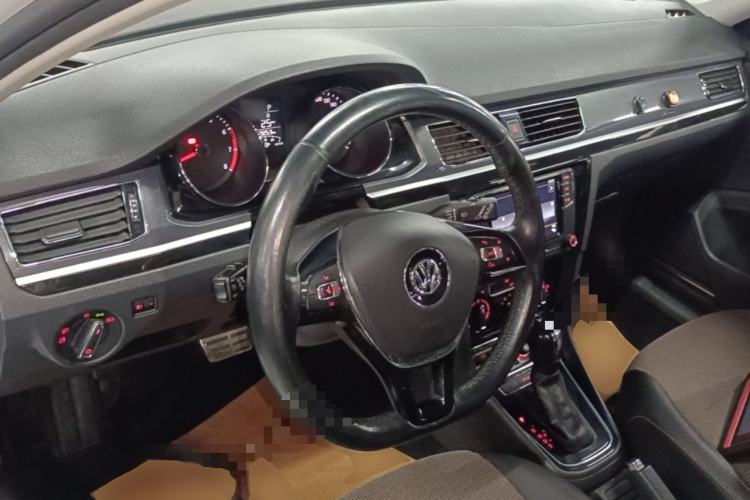 Used Volkswagen C-TREK 2020 1.5L Automatic Comfort Model Center Console