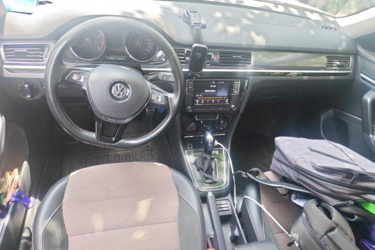 Used Volkswagen C-TREK 2020 1.5L Automatic Comfort Model Center Console